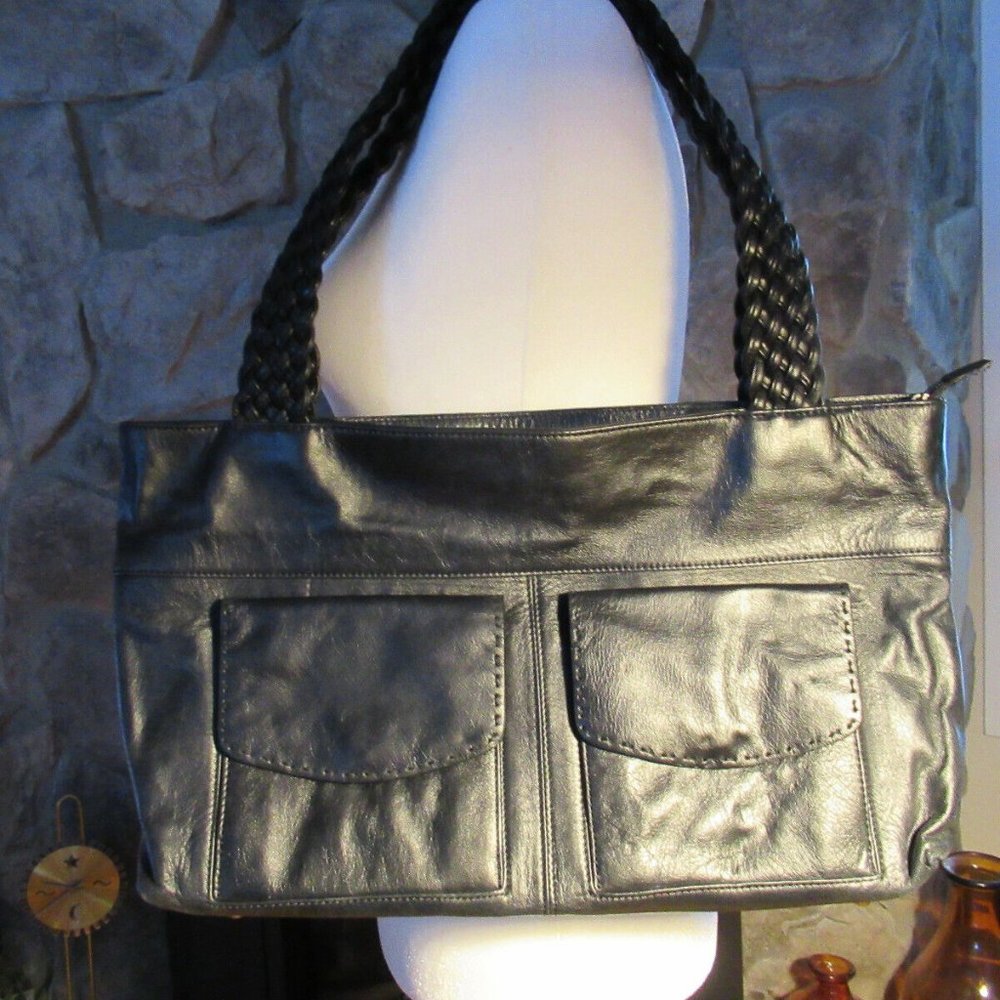 Beautiful CNKW Leather hand bag.